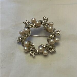 Pearl and Crystal Wreath Brooch - Silver Tone